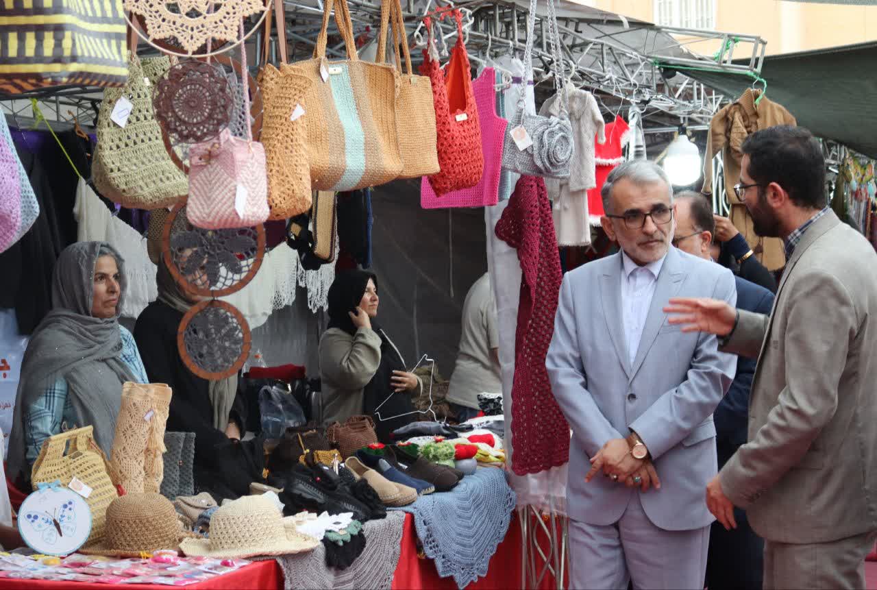 آغاز به کار نمایشگاه بوی ماه مهر در شهرستان قدس