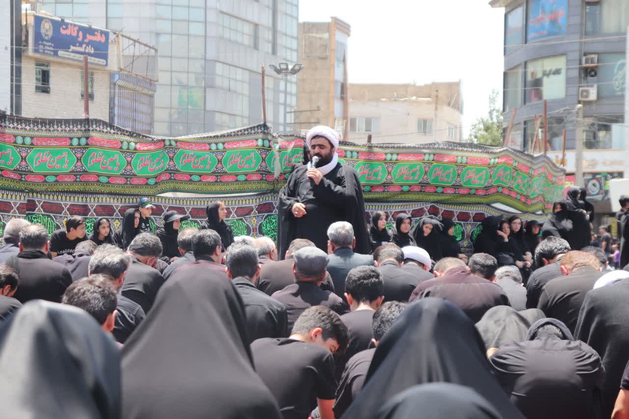 اقامه نماز ظهر عاشورا در شهرستان قدس