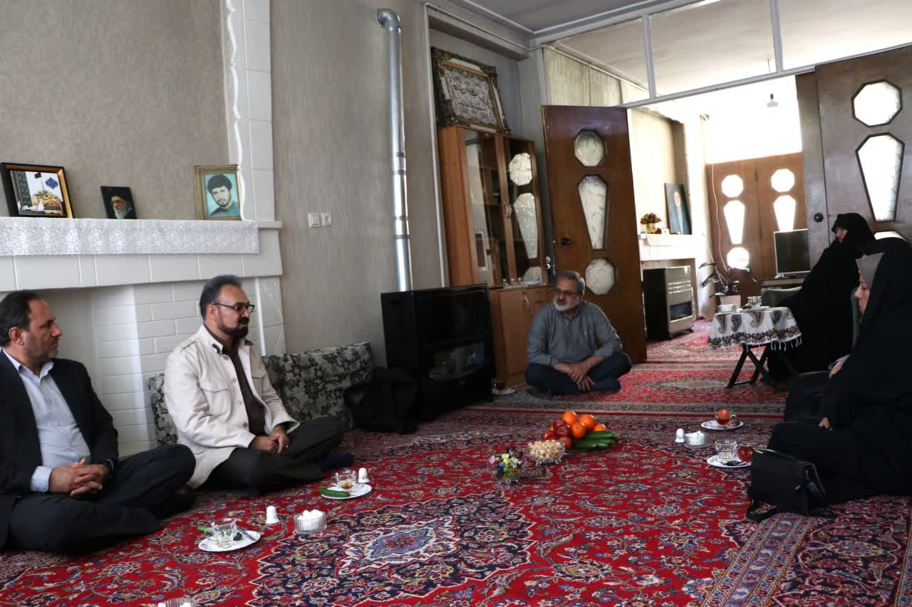 نهادینه ساختن فرهنگ شهادت با خدمت رسانی صادقانه به خانواده شهدا امکان پذیر است